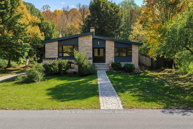 Discover an extraordinary living experience at 60 Juliana, where elegance meets contemporary luxury in the heart of Rockcliffe Park.
