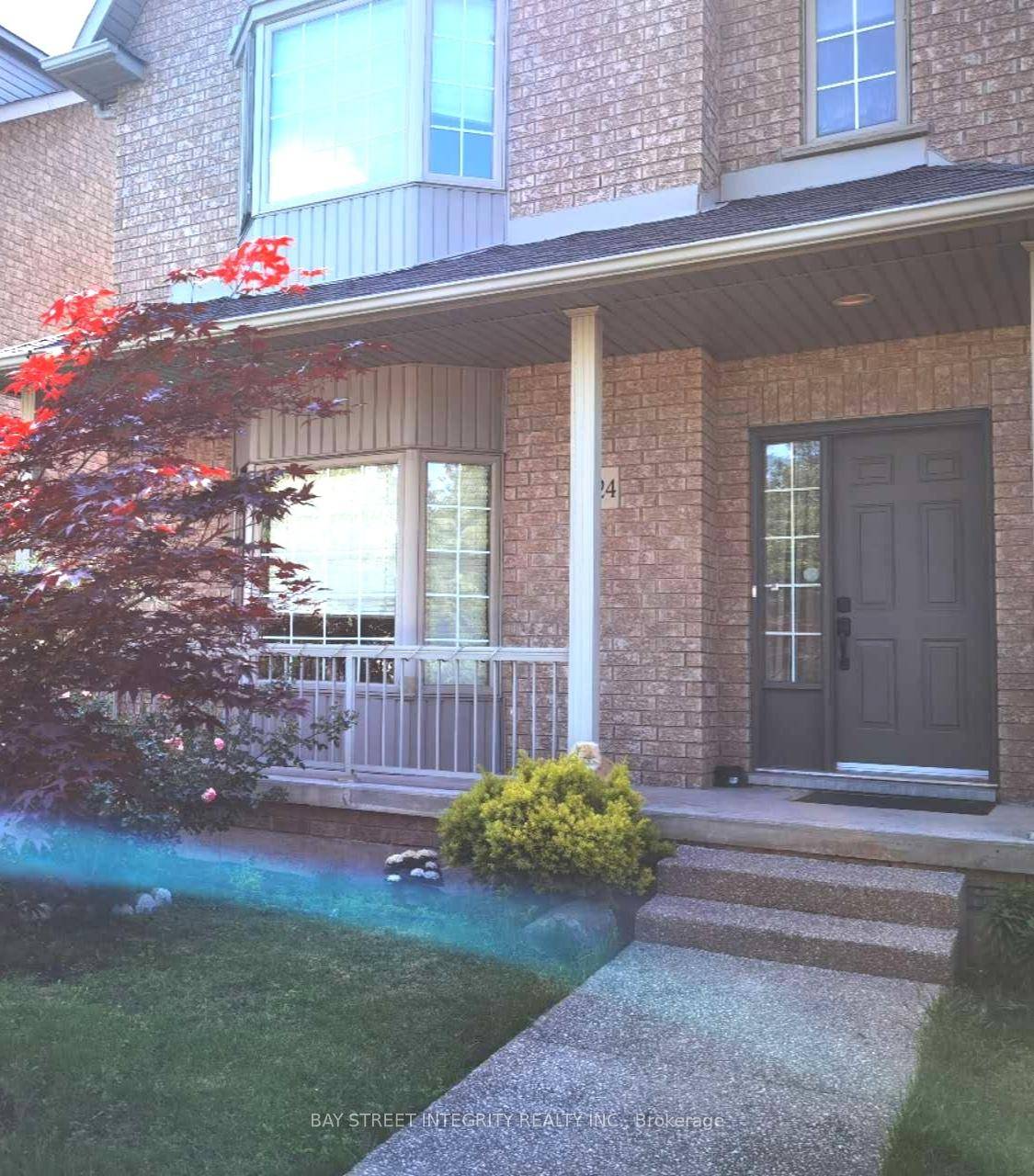 Fully Furnished Well kept Home In Prestigious Glen Abbey !