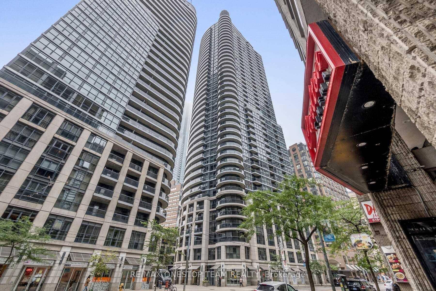 Unobstructed Breathtaking Clear City And Lake View Around1000 Sq Ft Net Usable Area Inc 58.