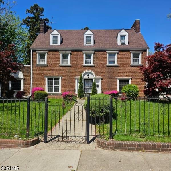 Property is located on very quite area of Newark.