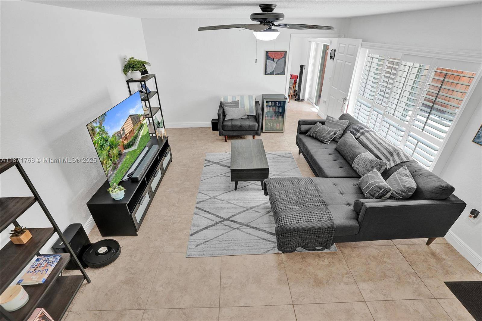 New on Market Three bed two and half bathroom move in ready townhome spacious kitchen and baths and a new roof paid in full.