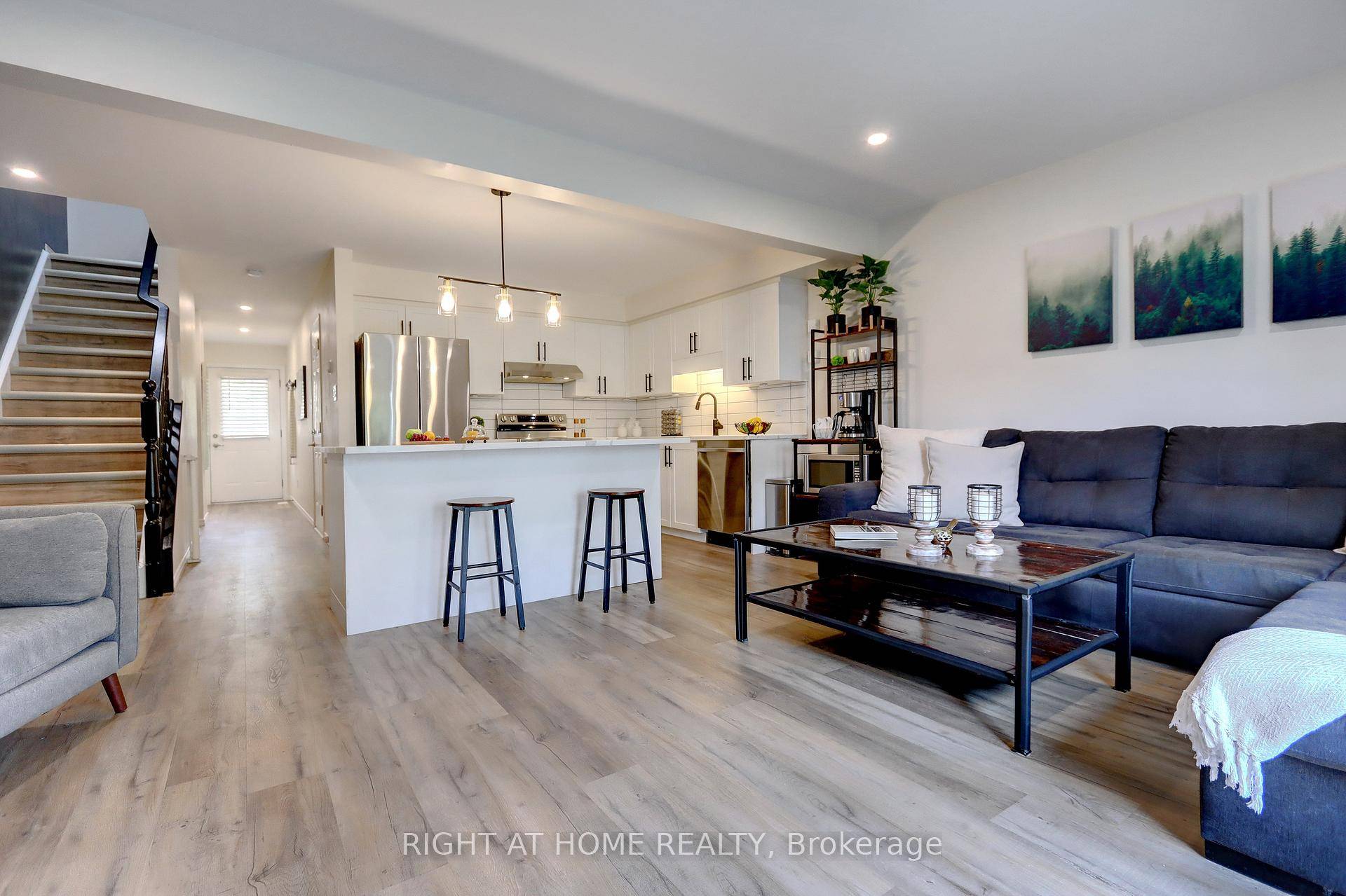 Welcome to this lovely FULLY UPDATED townhome located in the Silver Heights area of Hespeler.