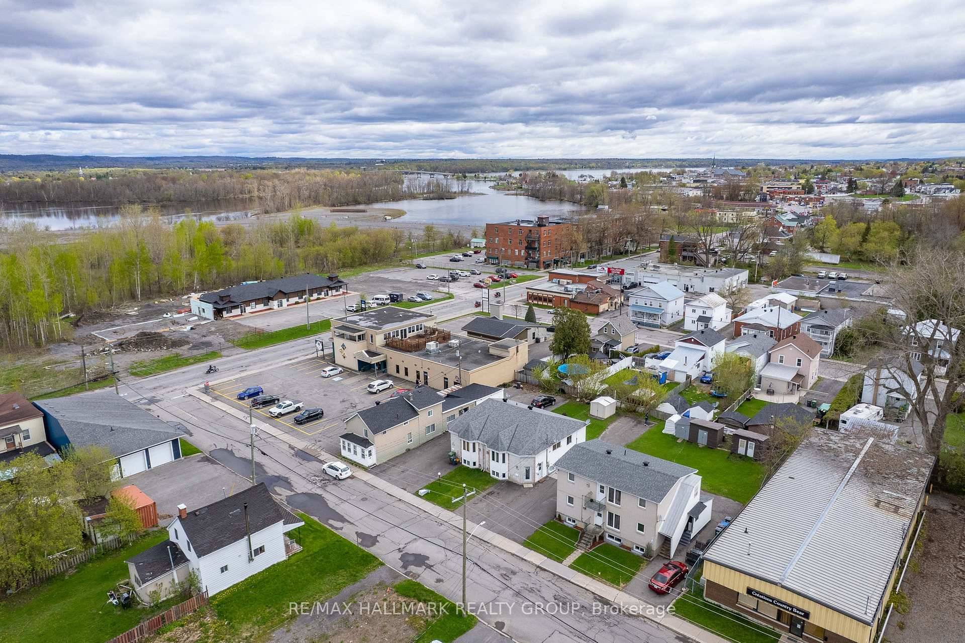 Well maintained duplex with two spacious 2 bedroom units.