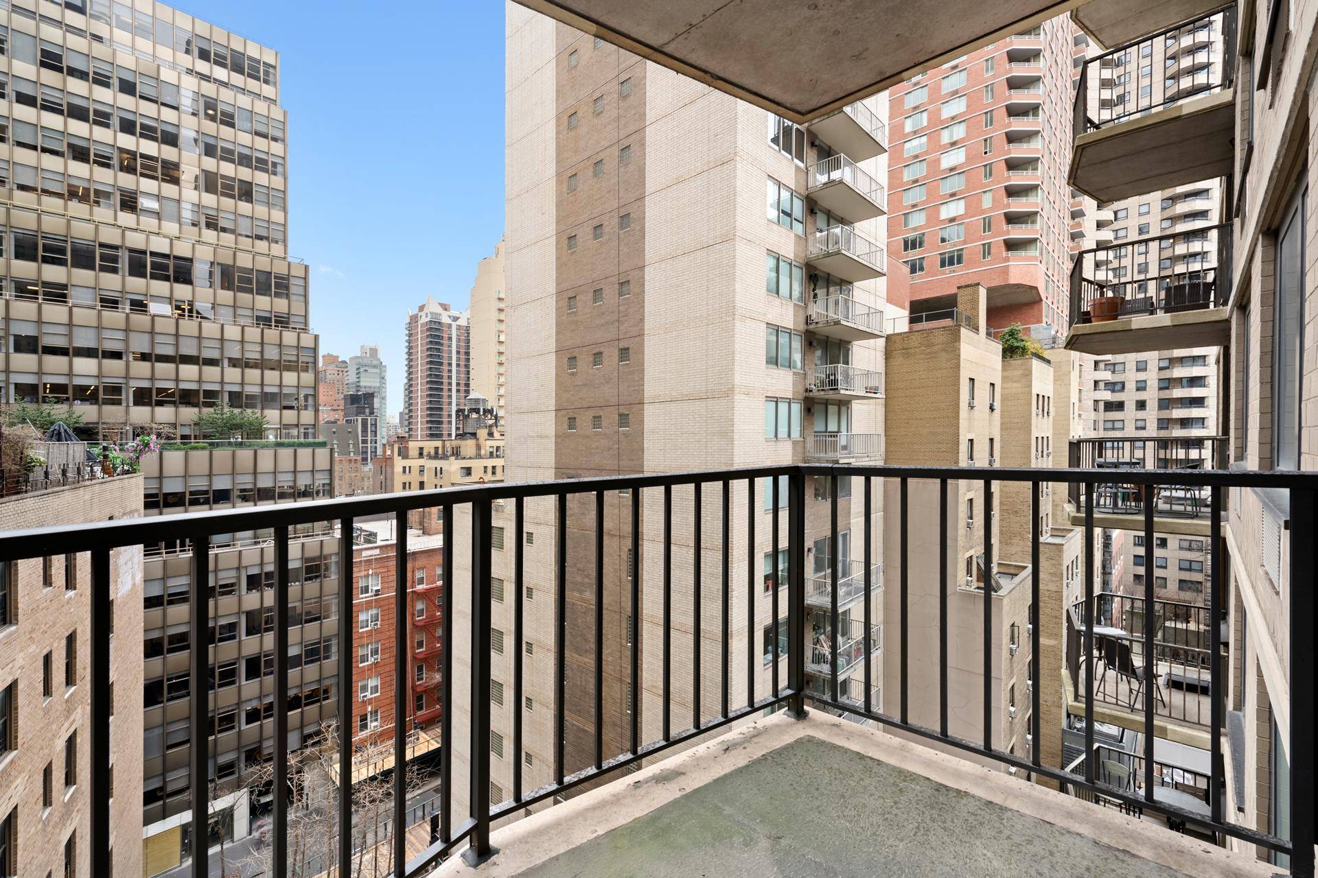 Renovated amp ; sunny 1B 1B with home office, in a full amenity, doorman building The L'Ecole Condominium.