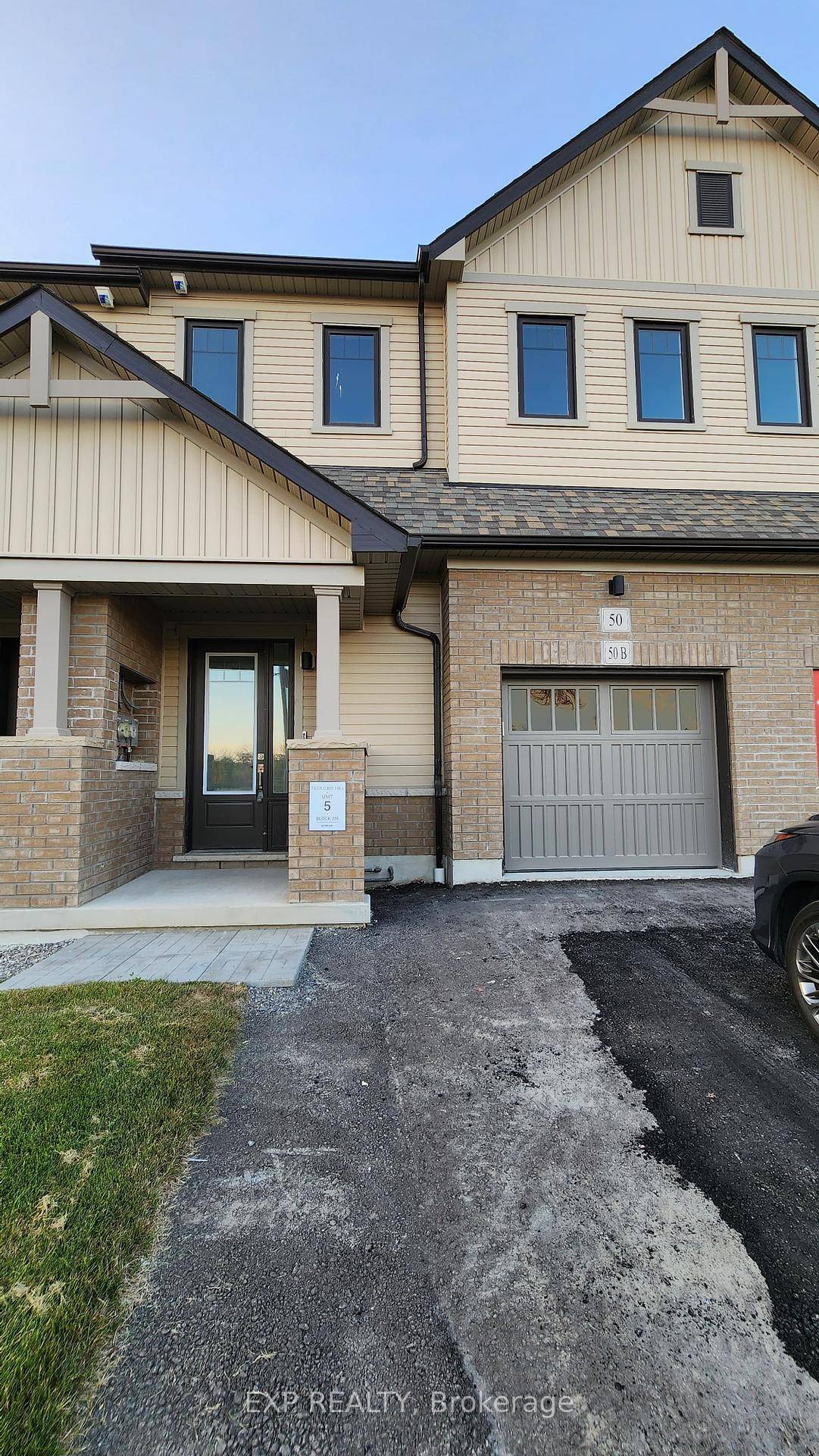 Brand New 3 Bedroom, 3 Bathroom Upper Unit for Lease Never Lived In !
