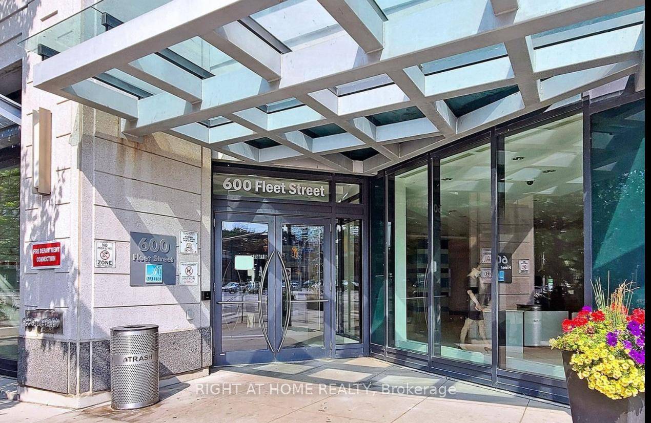 Waterfront 2 Bed 2 Bath Condo Apartment at 600 Fleet St.