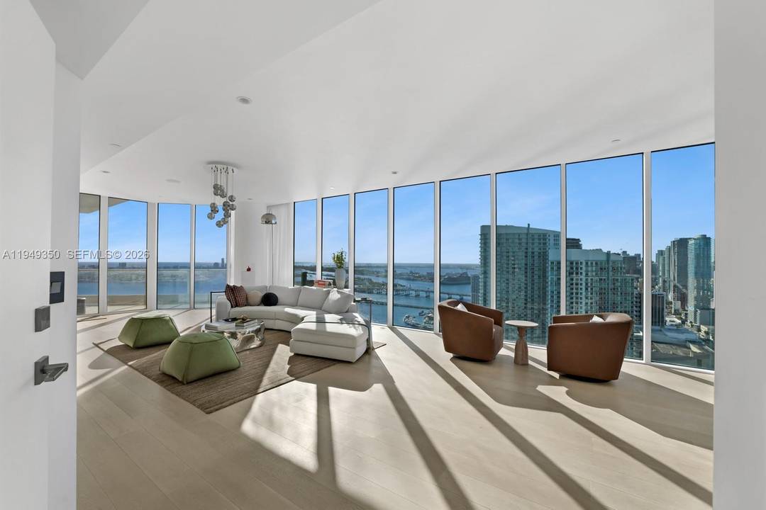 Spectacular penthouse at Paramount Bay offering breathtaking, unobstructed views of Miami, Biscayne Bay, and Miami Beach from every angle.