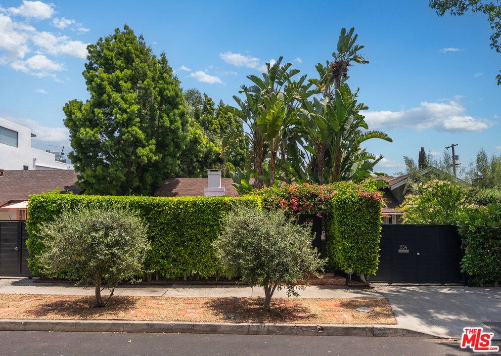 1558  N Stanley Ave 2BR Hollywood Hills East La