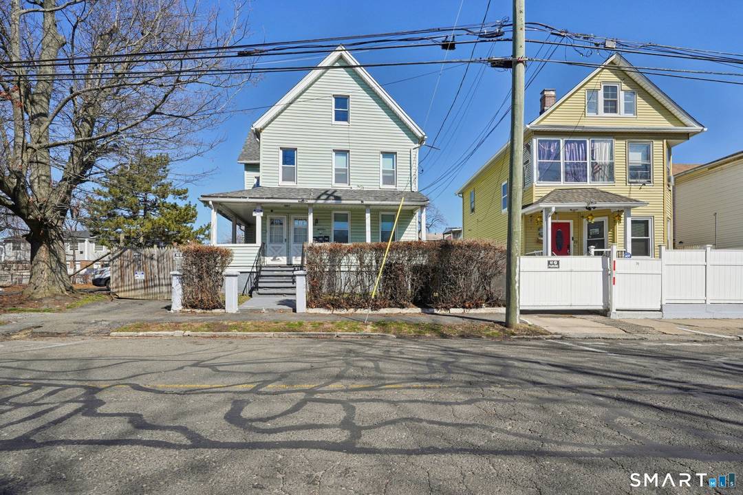 Location, location ! Don't miss out on this great investment opportunity in Bridgeport's East End, conveniently located right near Route 95 and Metro North stations for fantastic commuter access.