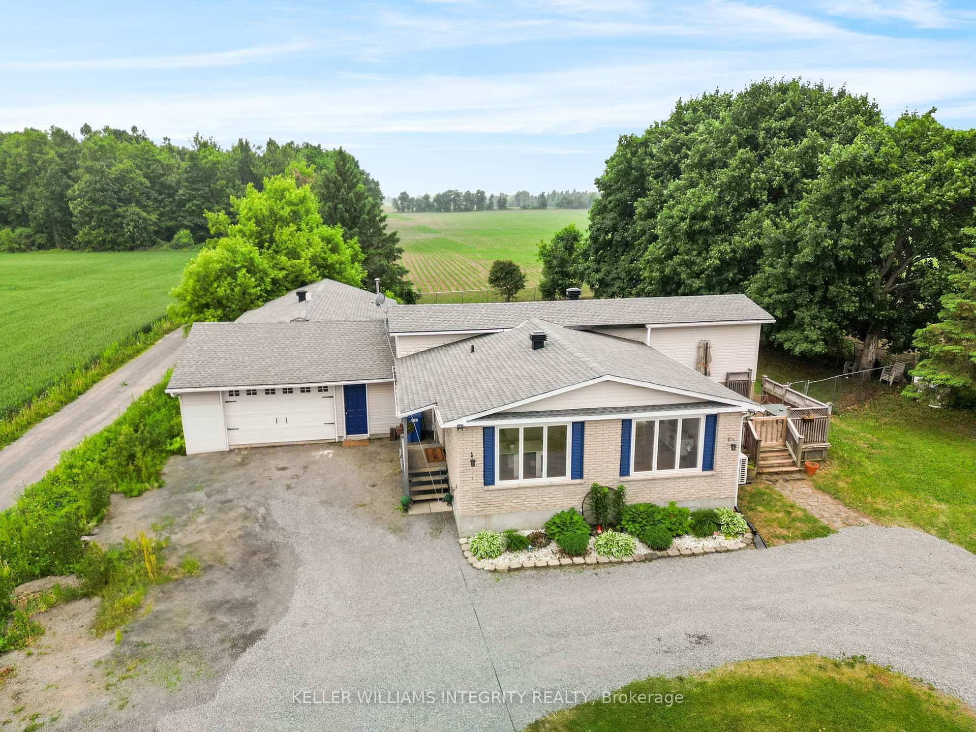 Welcome to this charming Country Split Level Home in Crysler.