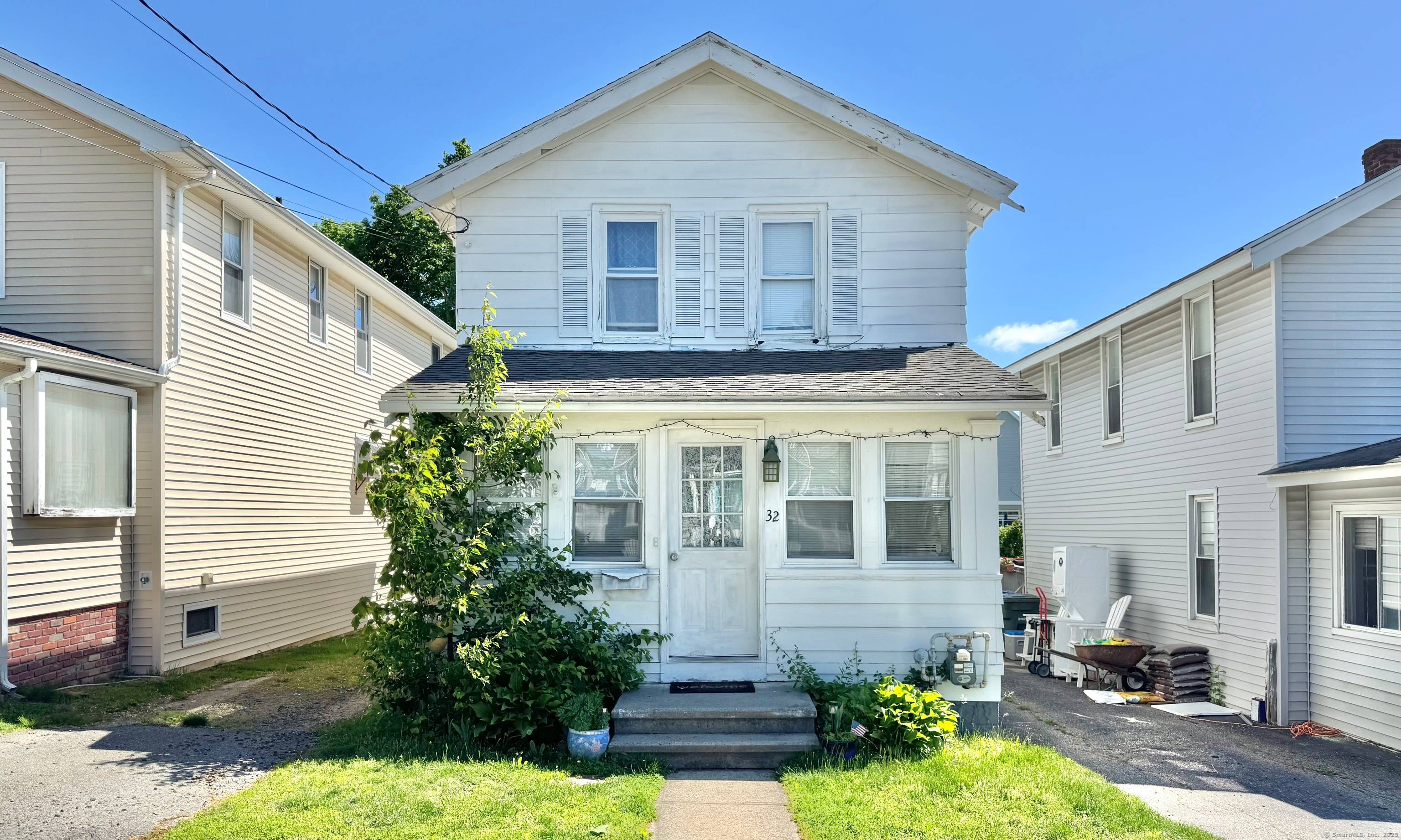 Charming Coastal Bungalow Just Steps from private sandy Beach.