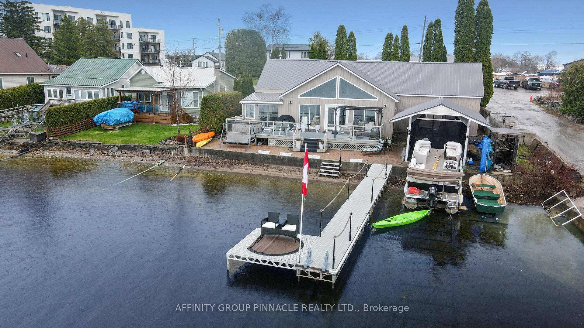 Cameron Lake Experience luxurious lakeside living in Fenelon Falls !