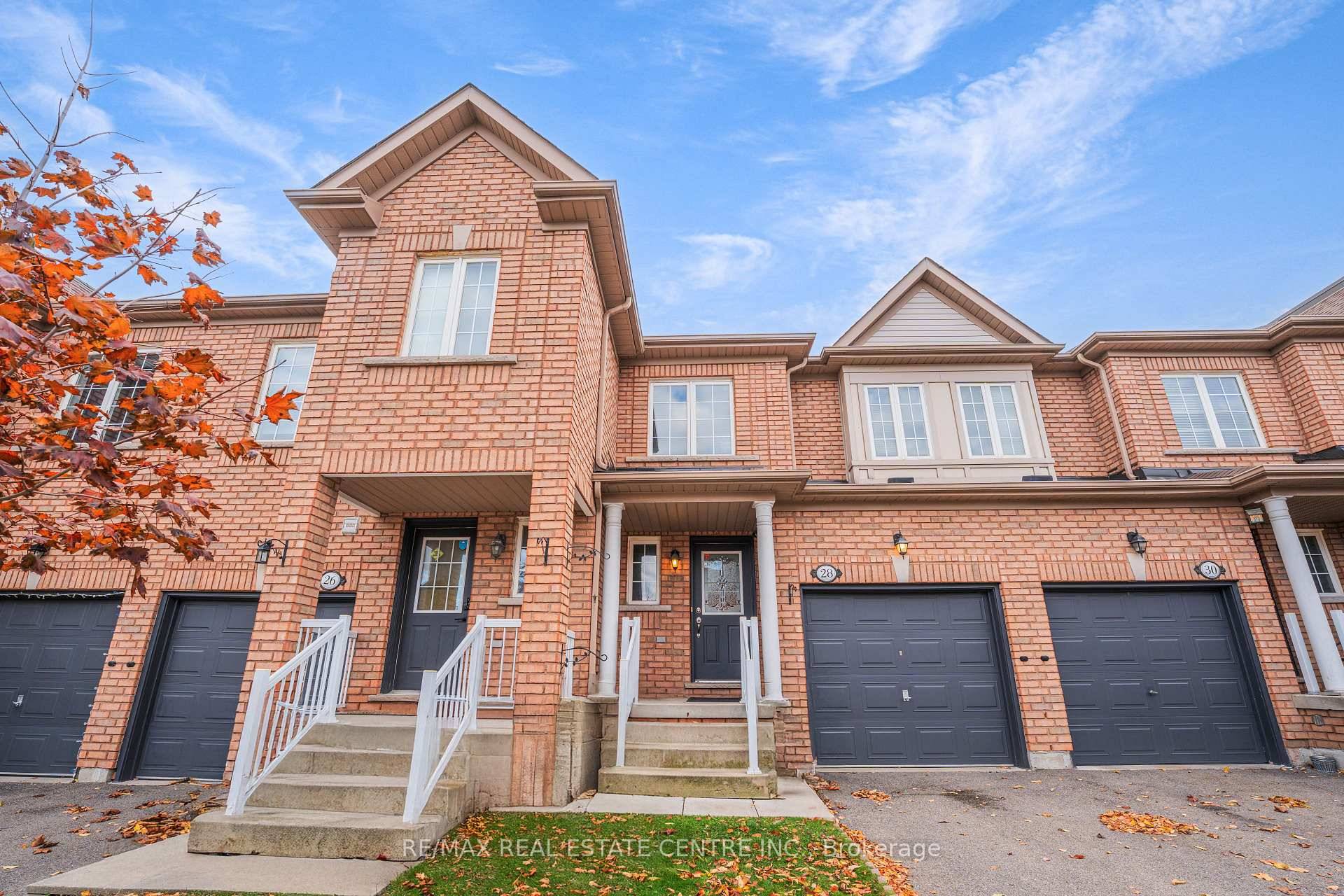Beautiful fully furnished townhome backing onto the ravine, located in a quiet and child safe complex.