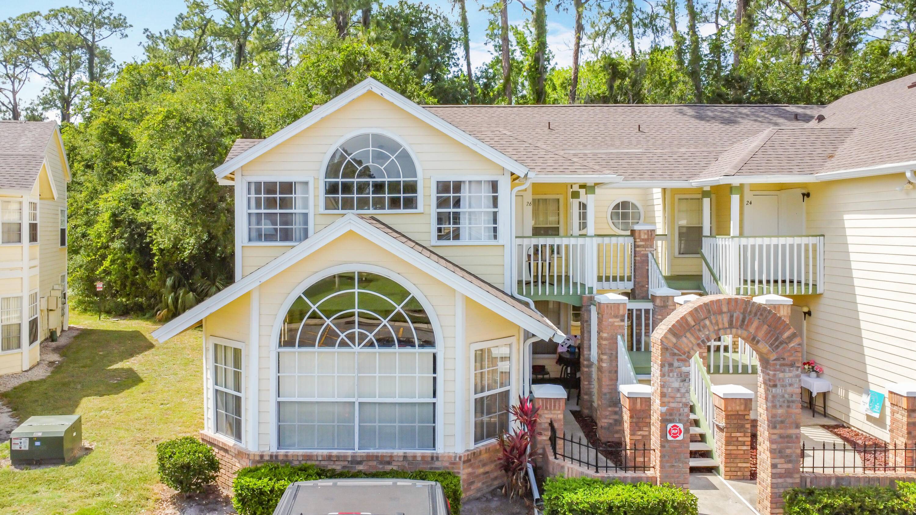 First floor unit ! 3 bedrooms, 2 bathrooms unit with rear wooded view.