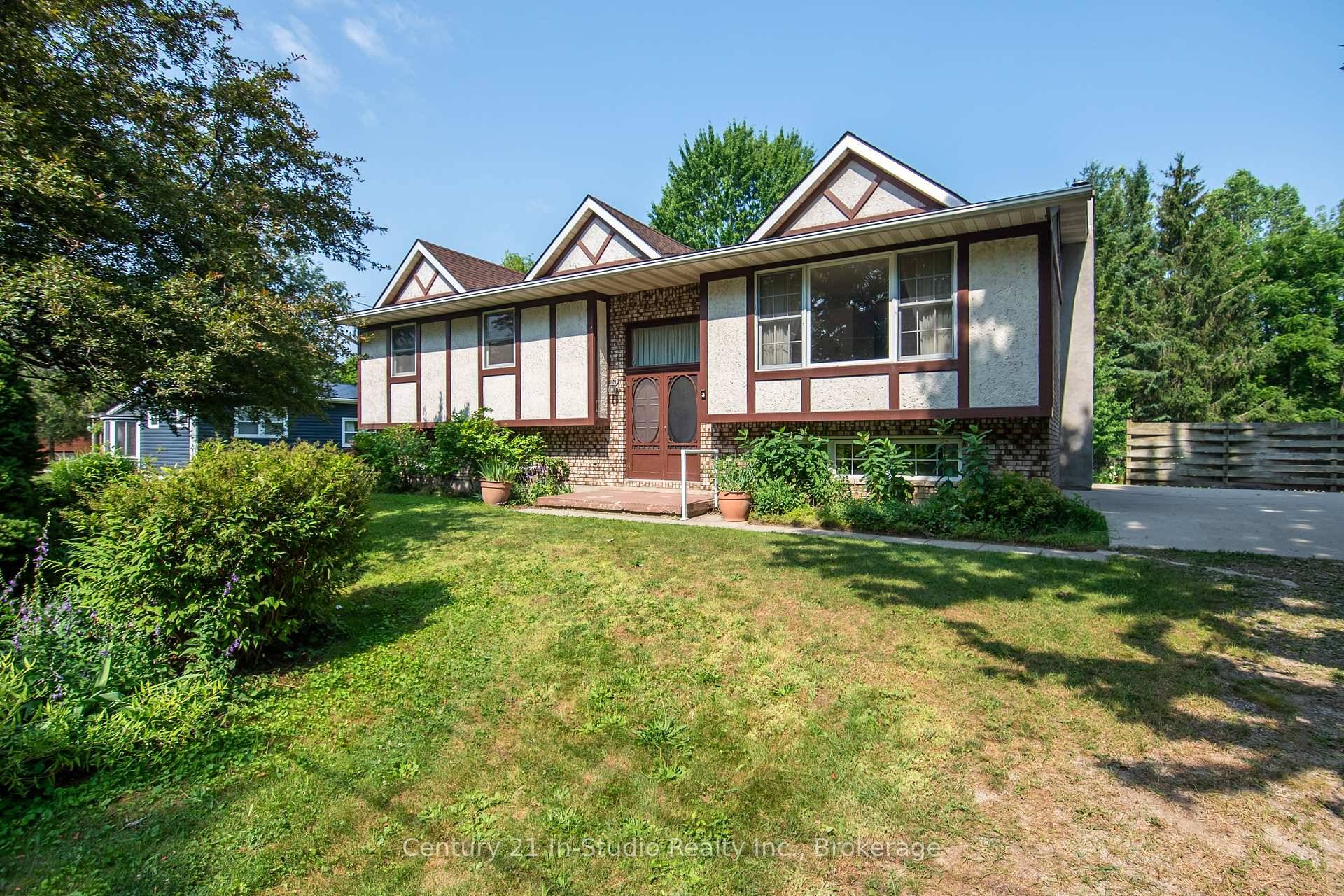 3 Gladstone Street in Ripley is a raised bungalow home, with a full walk out from the lower level to the rear patio and yard.