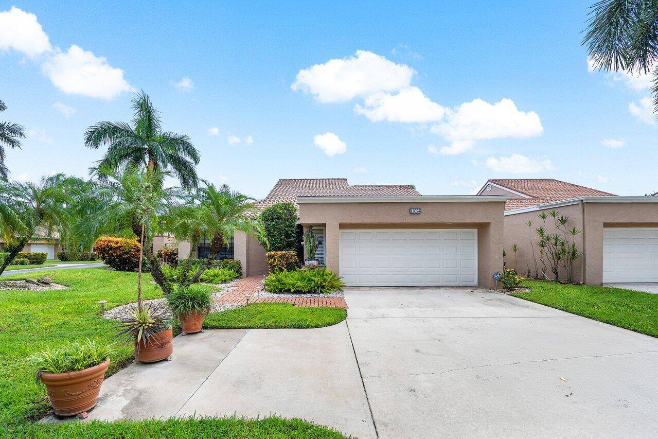 Rare 3 Bedroom Corner Lot in Indian Springs' Alpha Section !