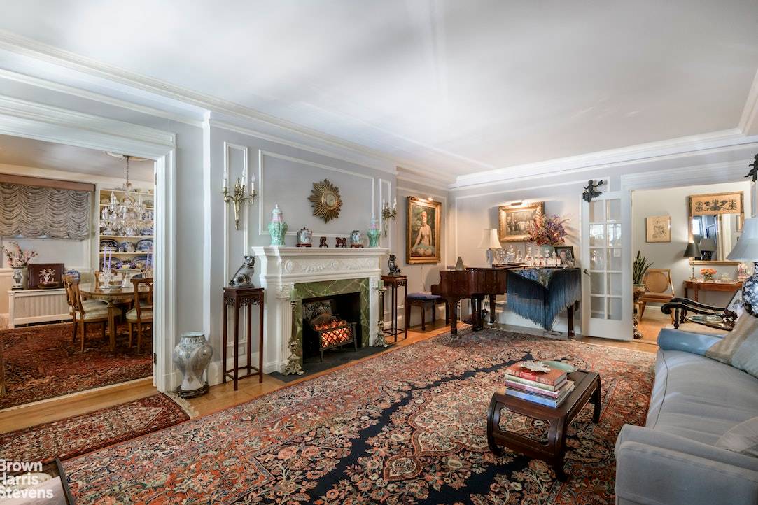 Back on market ! Superb opportunity to purchase a rare Riverside Drive maisonette, renovated in excellent, traditional taste.