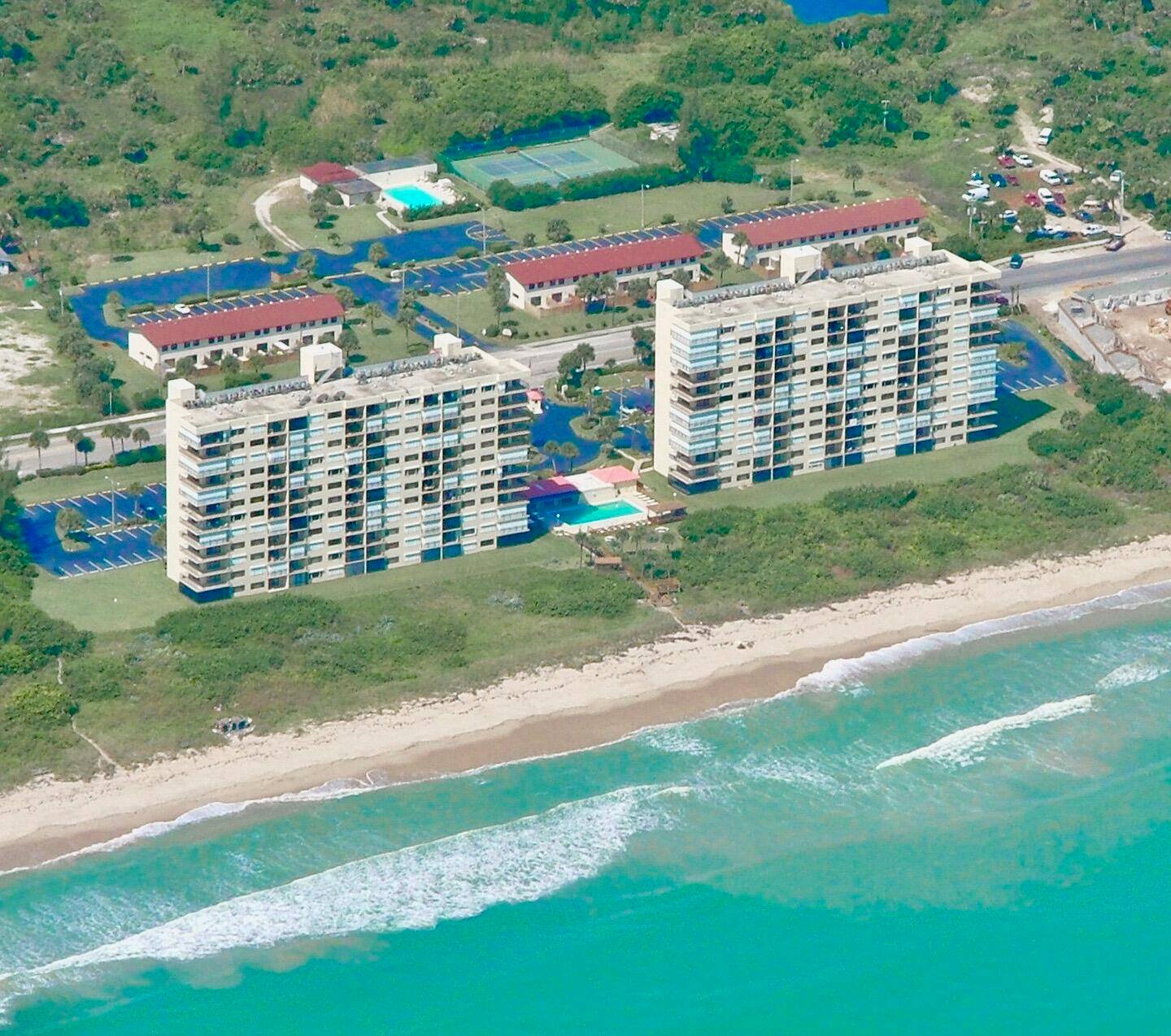 SE corner unit with panoramic views.