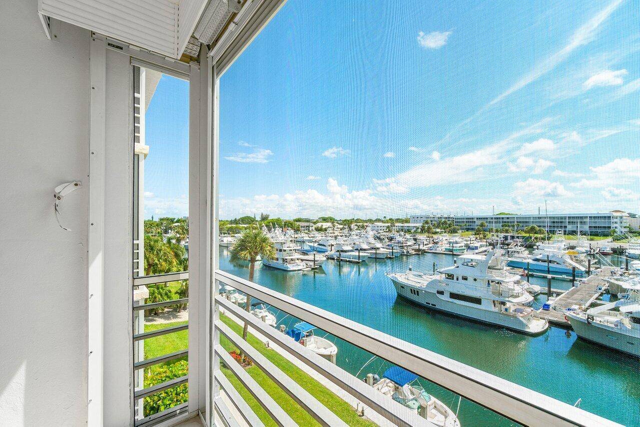 Welcome to this well maintained 2 bedroom, 2 bathroom condo offering incredible potential in a highly desirable North Palm Beach location.