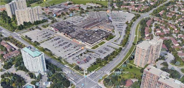 Great opportunity to lease a unit in the largest shopping center in the neighborhood.