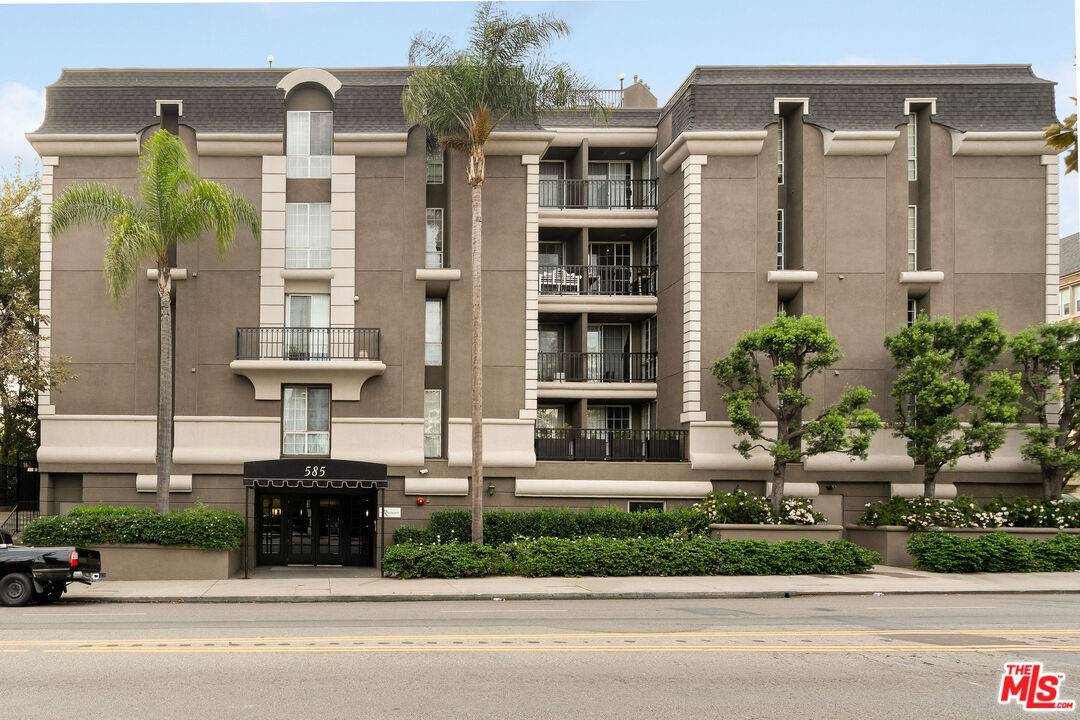 585  N Rossmore Ave 1BR Mid Wilshire La