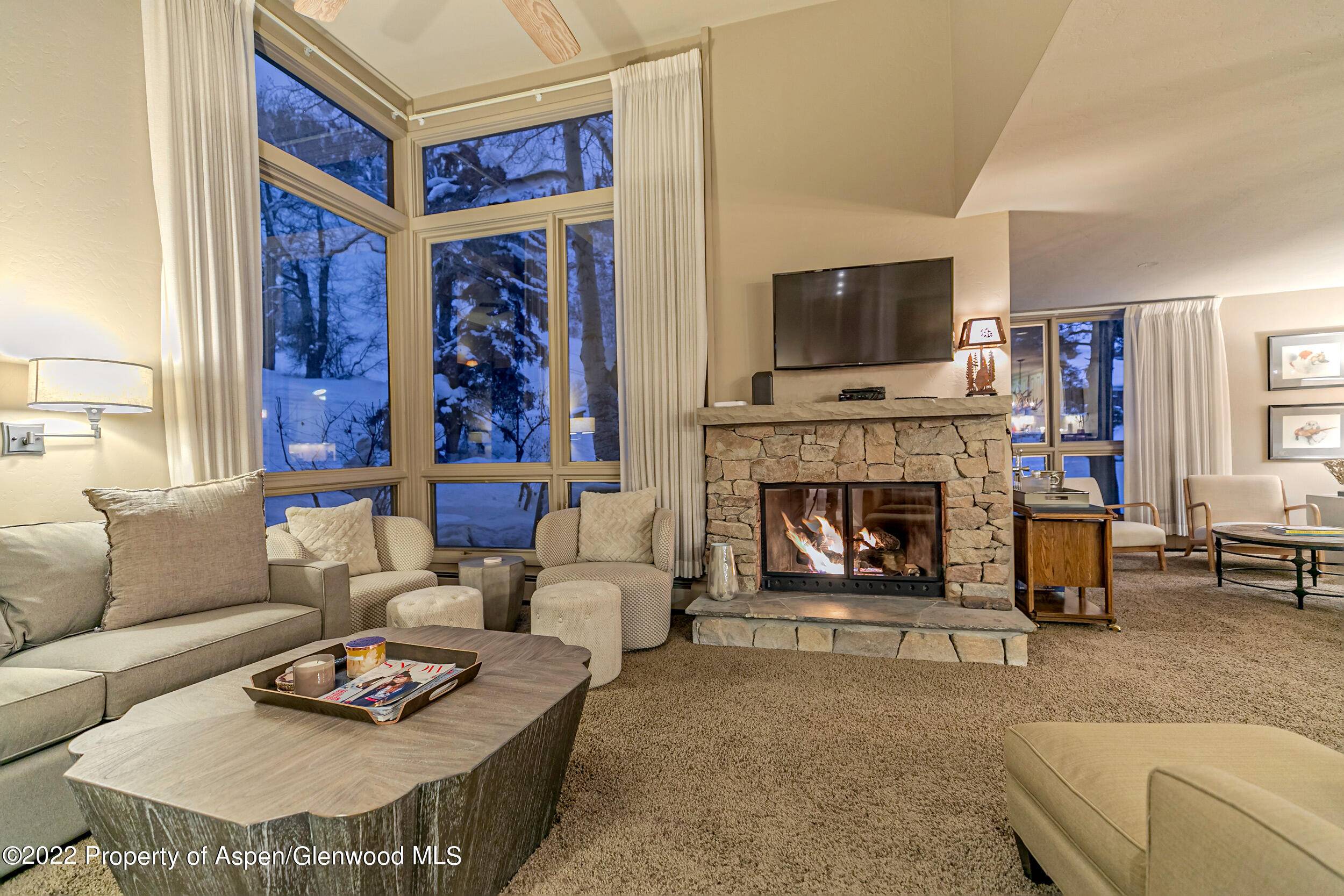 RARE Aspen Mountain Ski in Ski out.