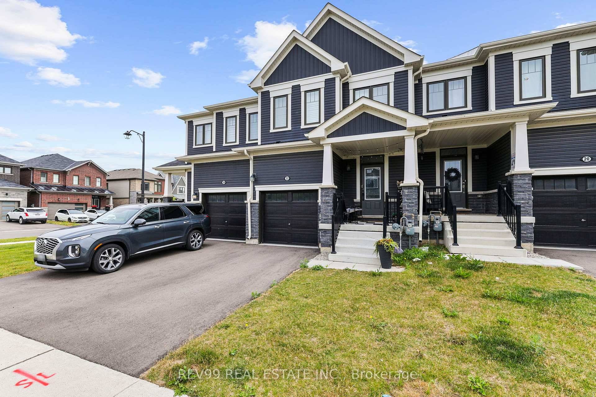 Stunning 3 bedroom freehold townhouse in Avalon Community By Empire Communities !