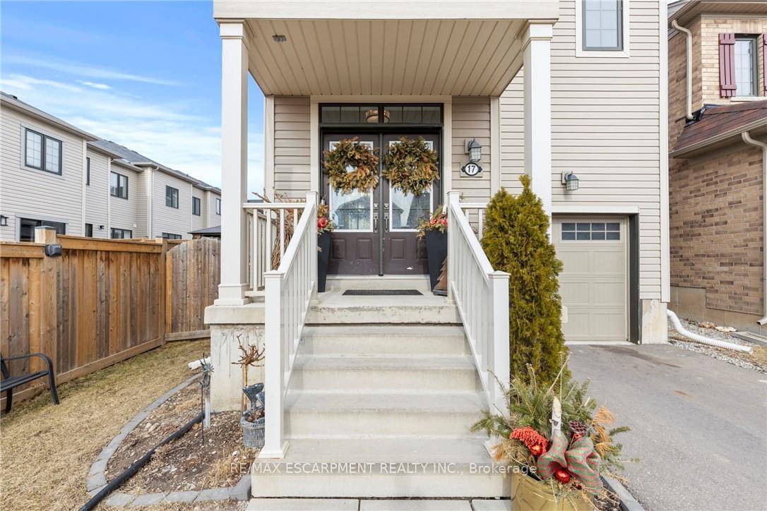 Step into luxury and sophistication with this stunning executive home in Caledonia's sought after Avalon community.