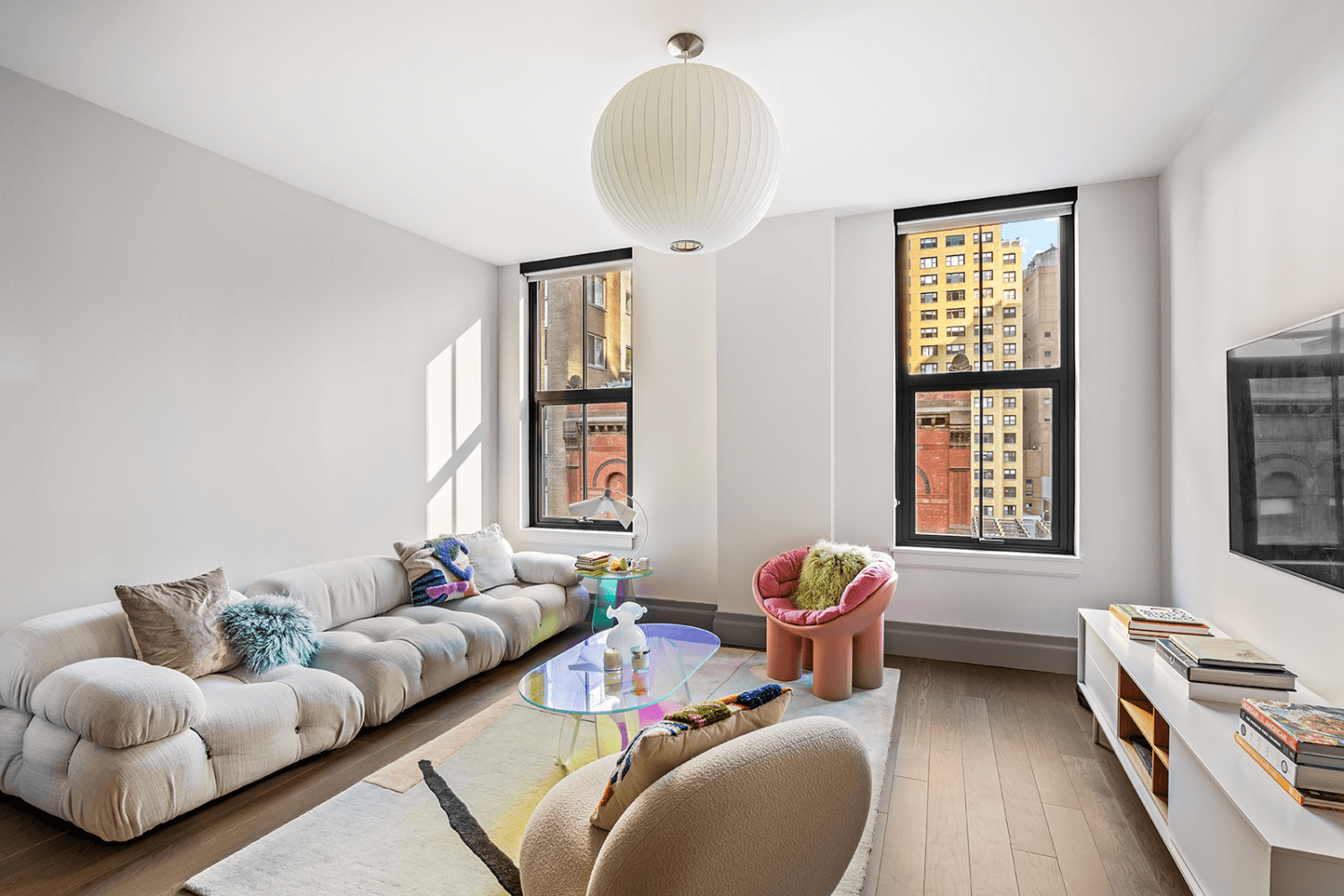 Experience luxury and convenience in the heart of Downtown Brooklyn.