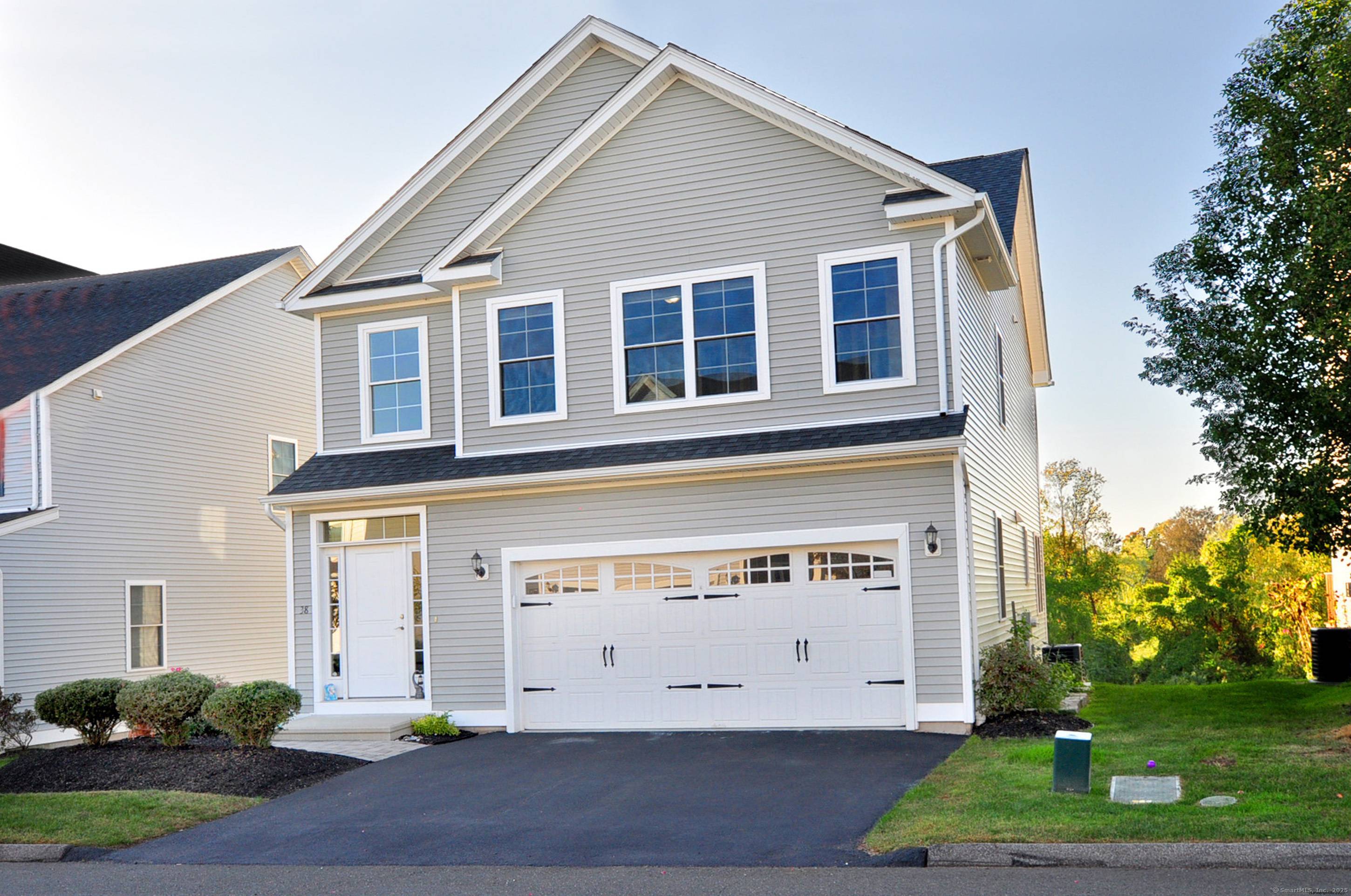 Beautifully Maintained Home in Desirable Lexington Gardens !