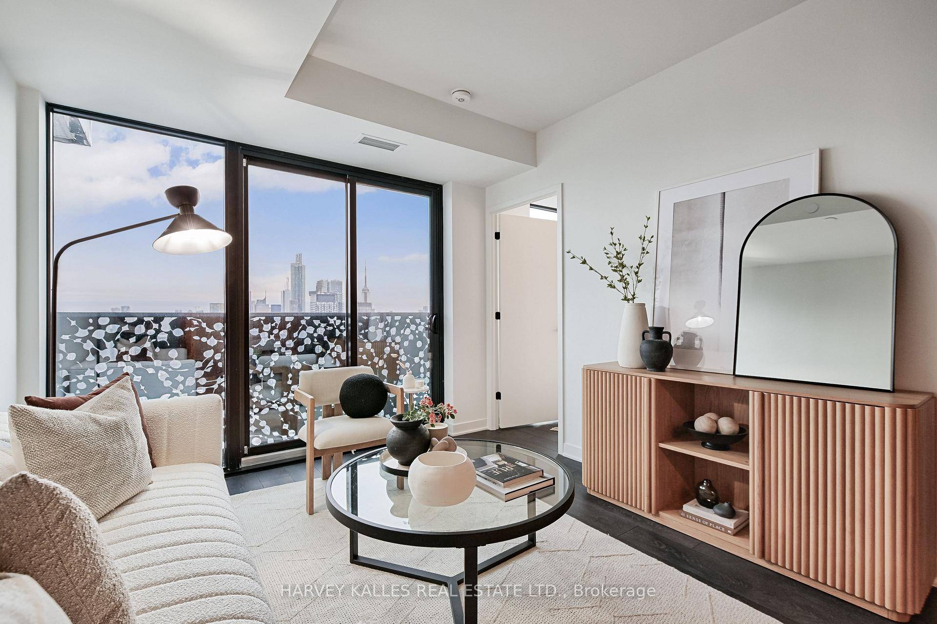 Experience the Pinnacle of luxury living at 55C Bloor Yorkville Residences, where your dream lifestyle awaits in an unbeatable location and complemented by Panoramic Views !