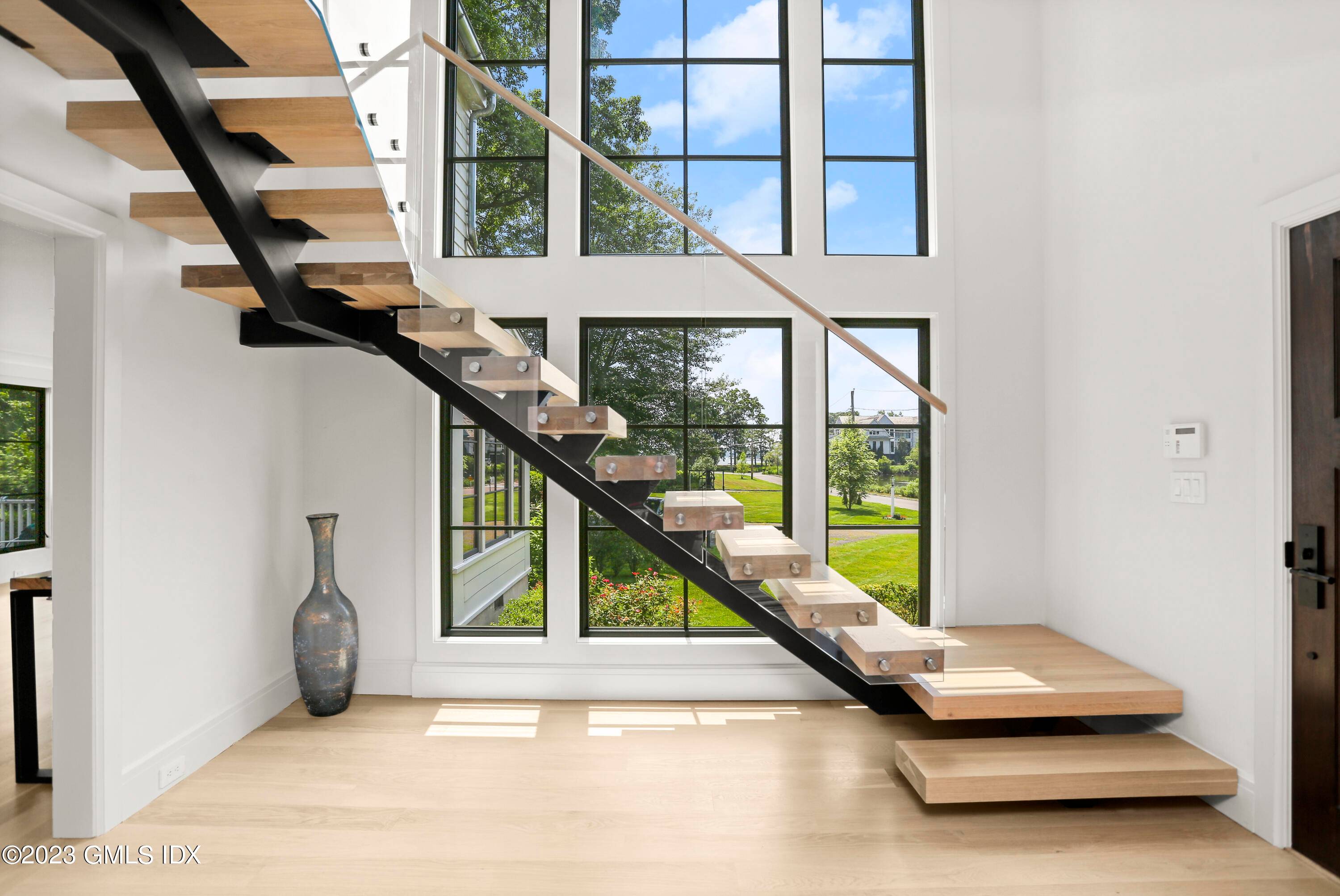 A chic, newly renovated 6 bedroom home in the sought after Greenwich neighborhood of Riverside.