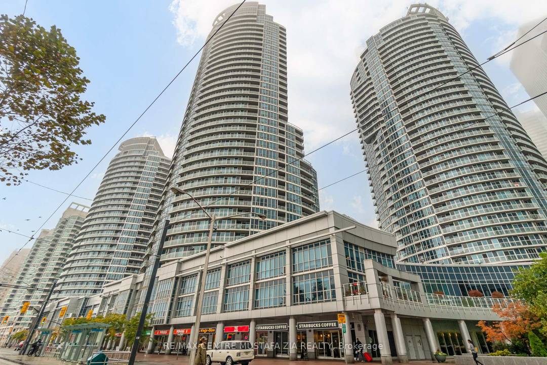 Bright amp ; Spacious, Fully Furnished 1 Bedroom Den, 2 Bathroom South Facing Condo Unit At The Waterfront Communities In Toronto !