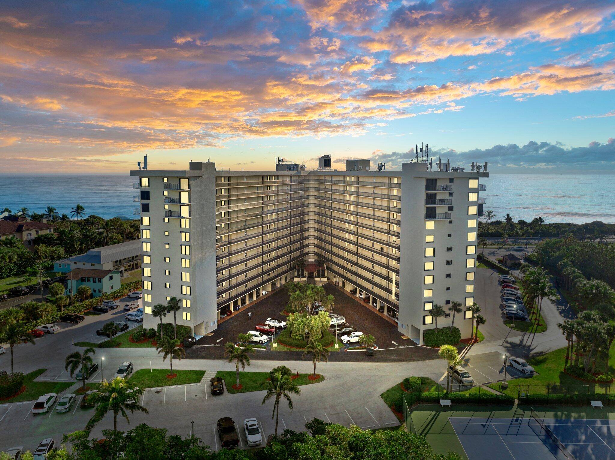 River to Ocean location of this pristine complex with breathtaking views is in a class of its own.