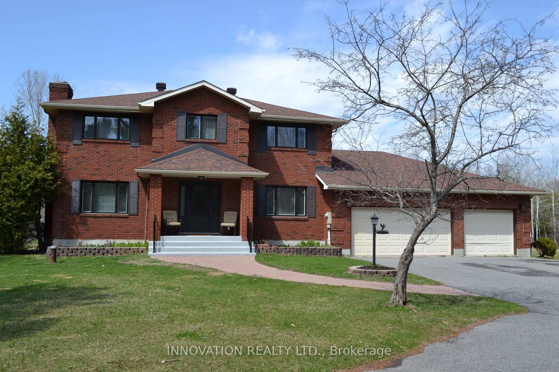 WELCOME TO 7 GRIERSON LANE, A 4 BEDROOM, 3 CAR GARAGE, BRICK HOME.