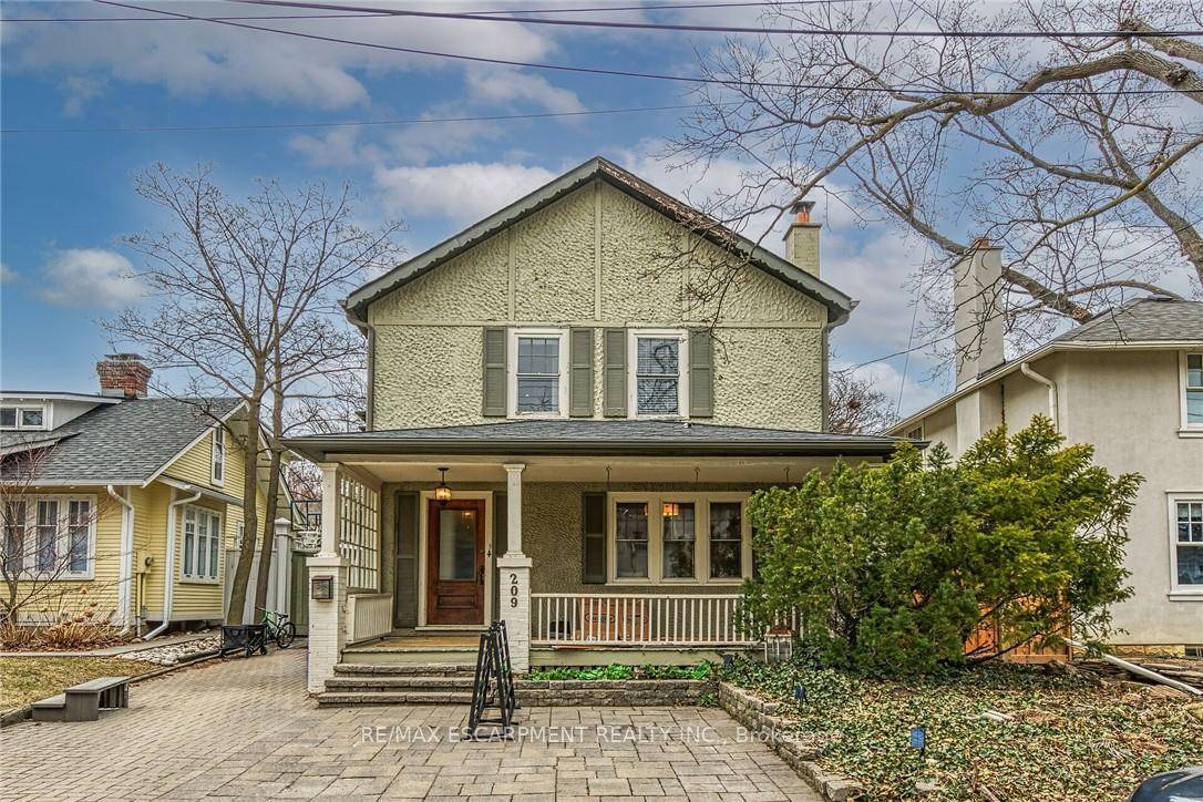 STEP INSIDE THIS 4 BEDROOM, 2.