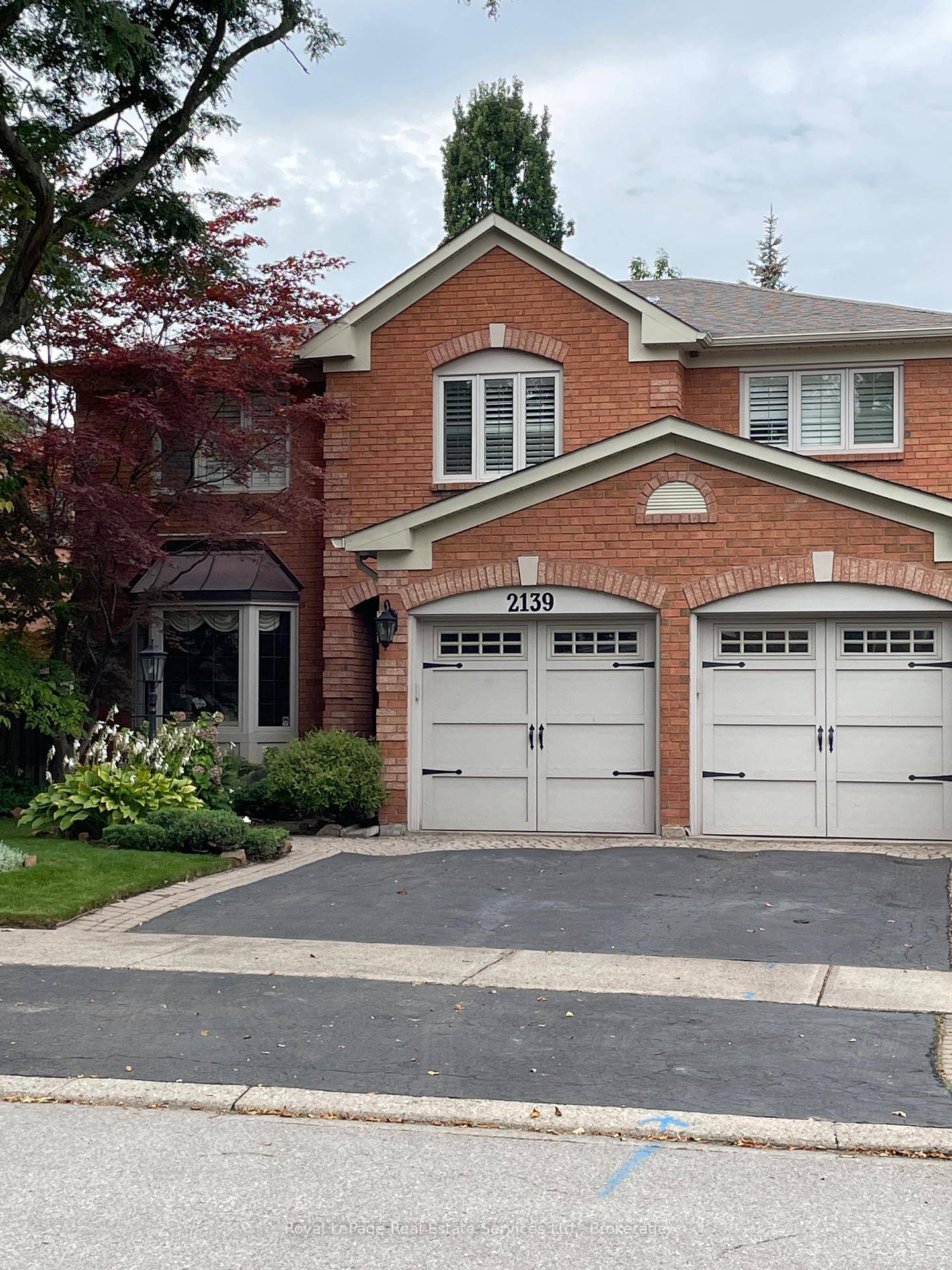 A wonderful family home located in the Brays Lane enclave of Glen Abbey.