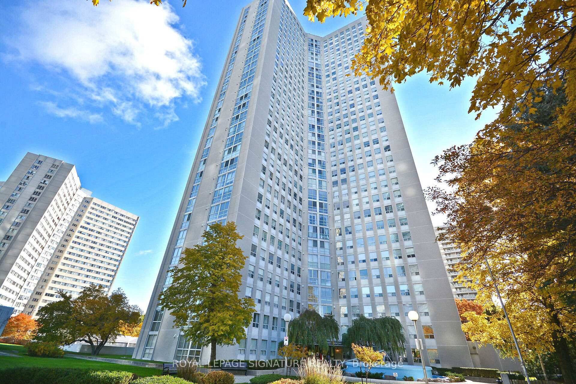 Breathtaking higher floor unobstructed view from this bright and spacious APPROX 1300SQ.