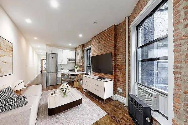 NO FEE ! Gut renovated 3BR 2BA located in the heart of Chelsea !