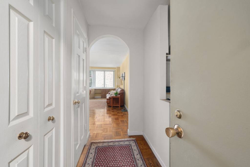 Spacious One Bedroom in the Heart of GramercyWelcome to Residence 9V at 301 East 22nd Streeta thoughtfully laid out and oversized one bedroom in one of Gramercys most desirable full ...