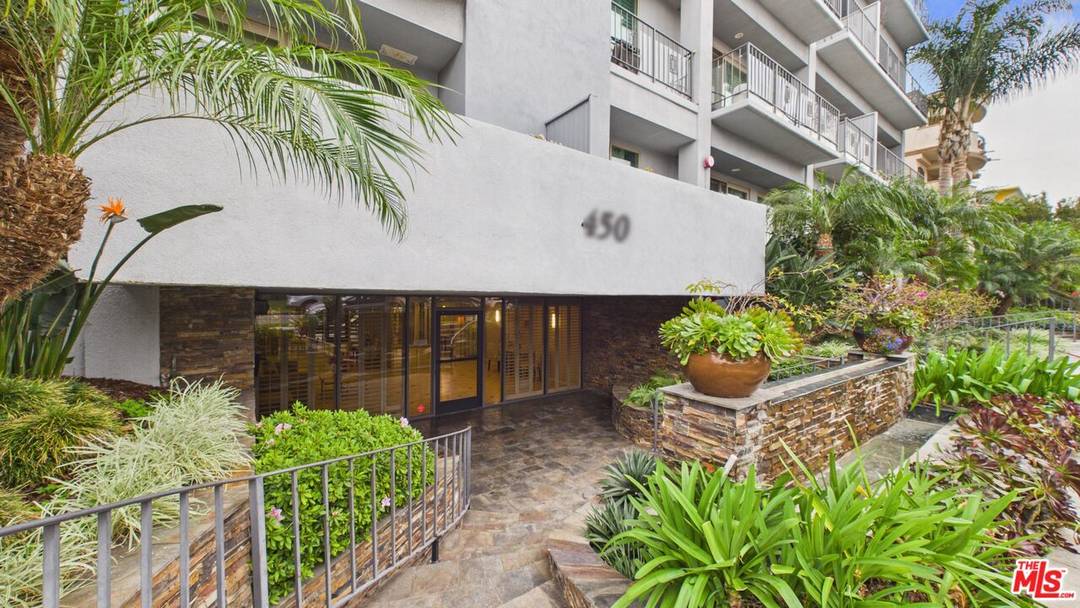 450  S Maple Dr 2BR Beverly Hills La