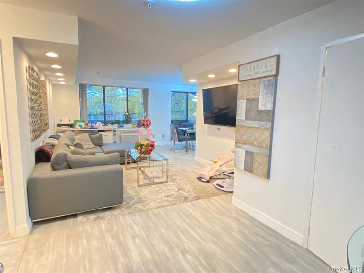 Recently Updated, Immaculate Sunny and Bright.