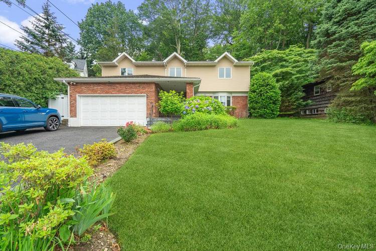 Fabulous Large Home in the Prestigious Village of Baxter Estates !