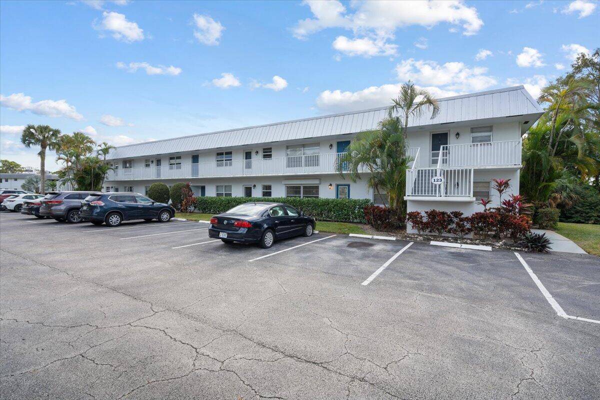 Beautifully renovated 1 bedroom, 1 bath condo in Cedar Pointe Village, a vibrant 55 community in Stuart, FL.