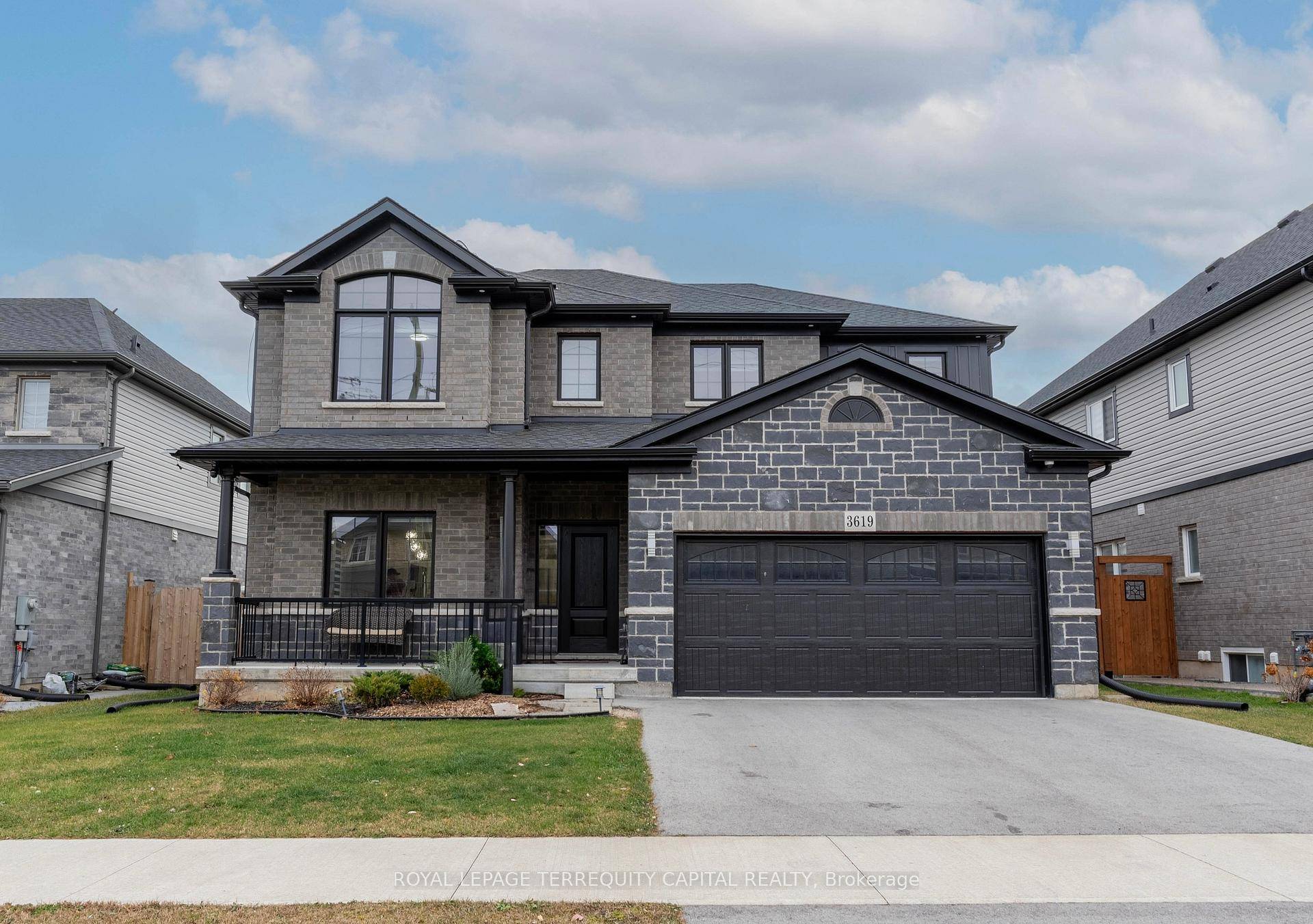 Stunning 2 Storey House Built by Mountainview in Ridgeway This 4 year old home offers 3, 535 sq.