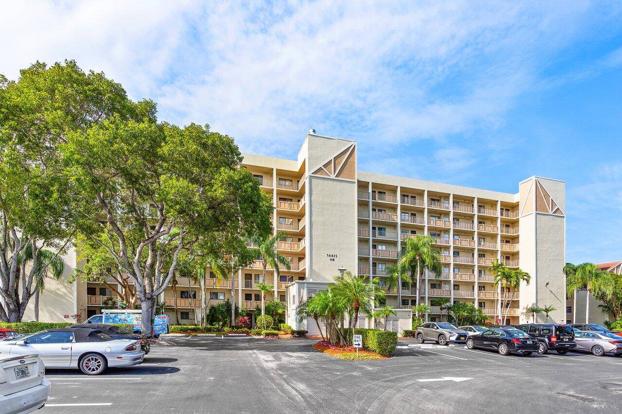 Welcome to this immaculate condo in a vibrant 55 community in Delray Beach.