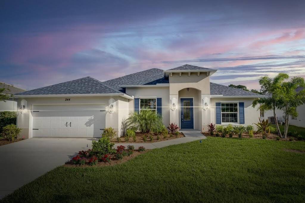 Discover modern elegance in this custom 3 bedroom with a den, Groza 2022 Aurora model, where high end finishes meet exceptional design.