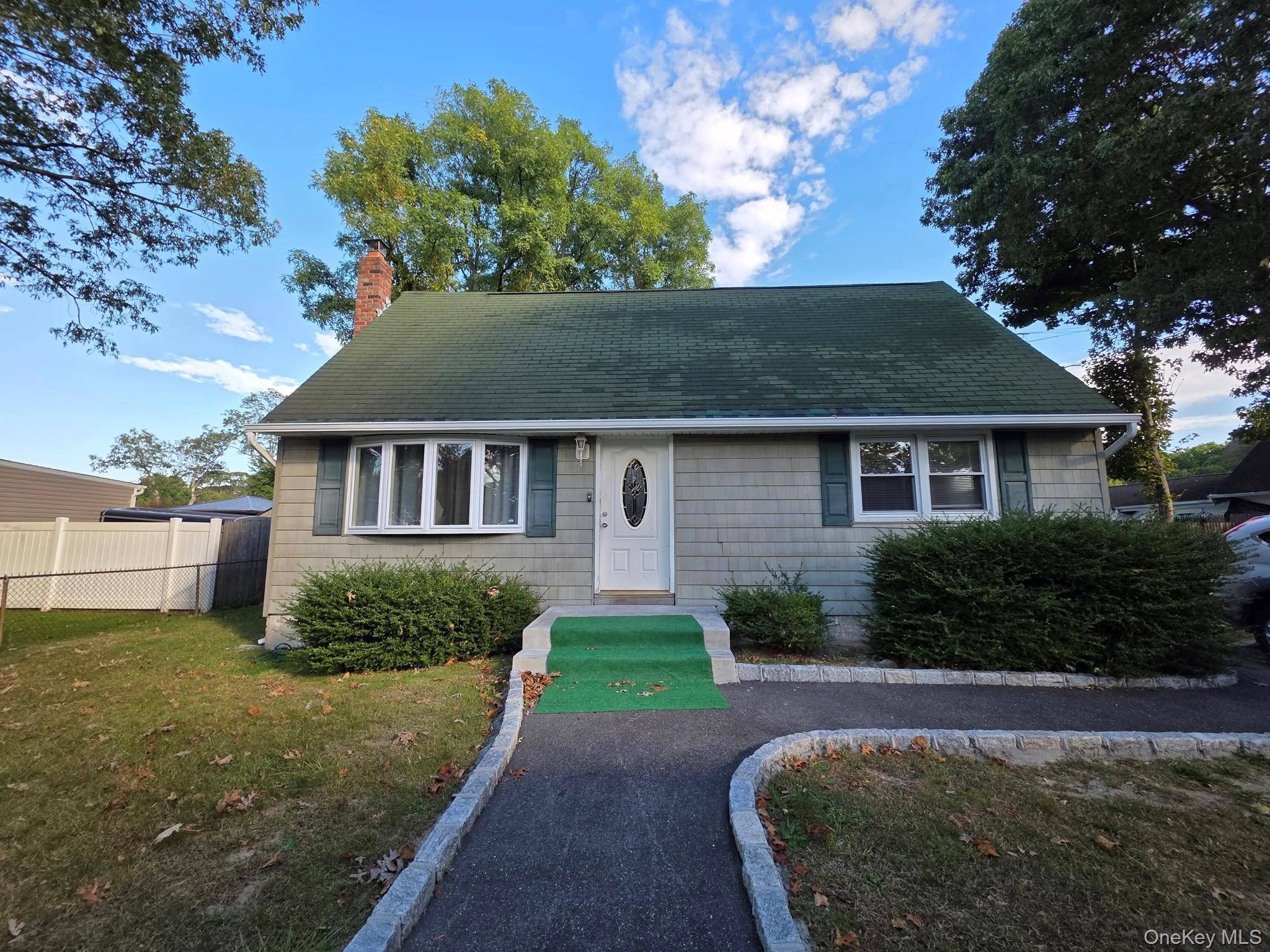For Rent in Selden NY 3, 800 Whole house for rent is a desirable area in Selden.