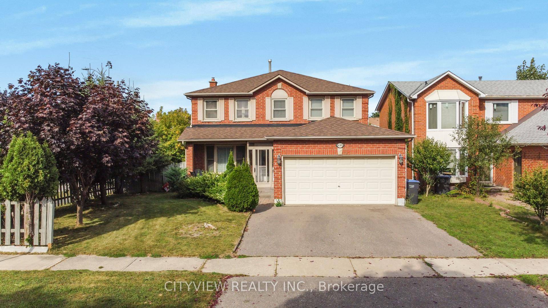 Stunning detached home on a large corner lot !