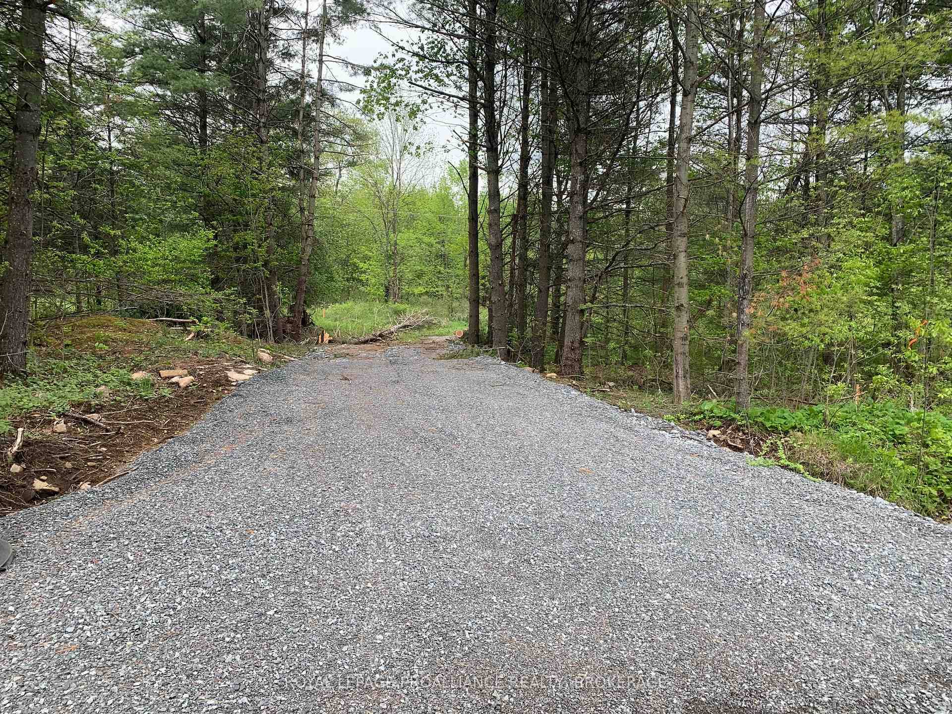 Located just outside of the historic village of Bellrock is this 5.